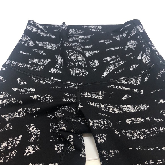 LIKE NEW! Hi-Rise Wunder Under Pant - Picture 8 of 12